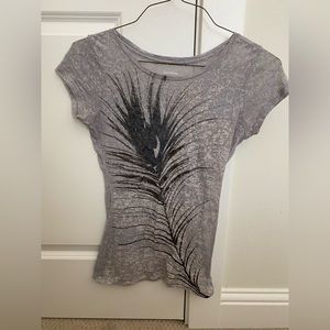 Gray vintage style feather tee